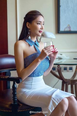 两个女儿和爸爸的搞笑视频