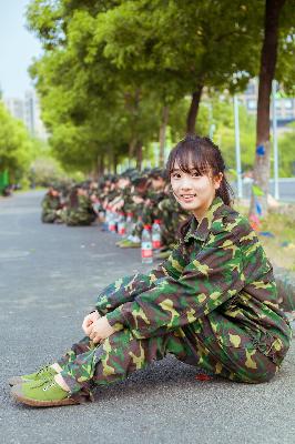 明明是配角却被王子宠爱了全集免费观看